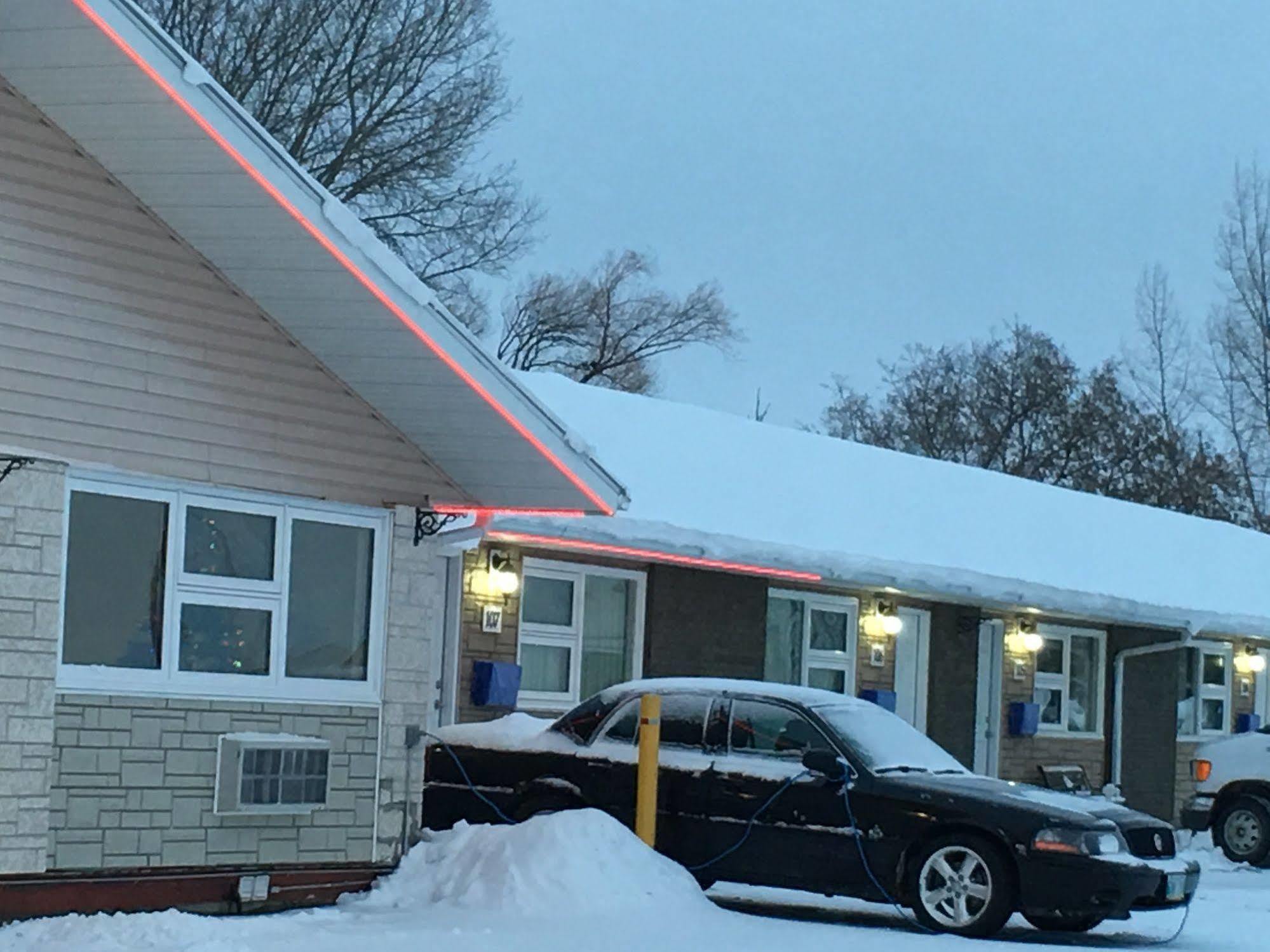 Westway Inn Motel Neepawa Екстериор снимка