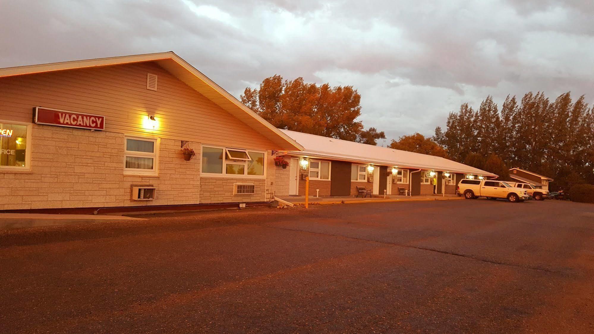 Westway Inn Motel Neepawa Екстериор снимка