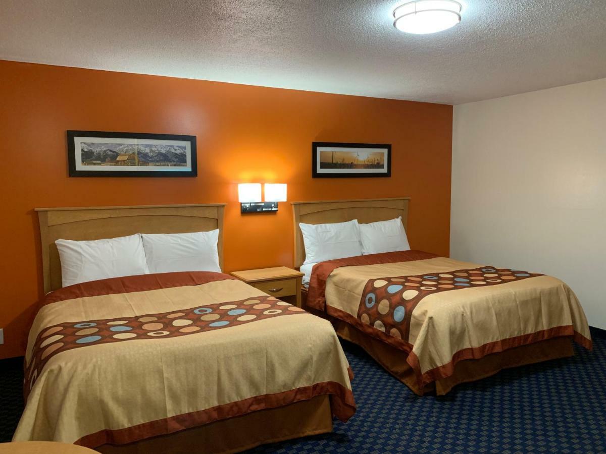Westway Inn Motel Neepawa Екстериор снимка