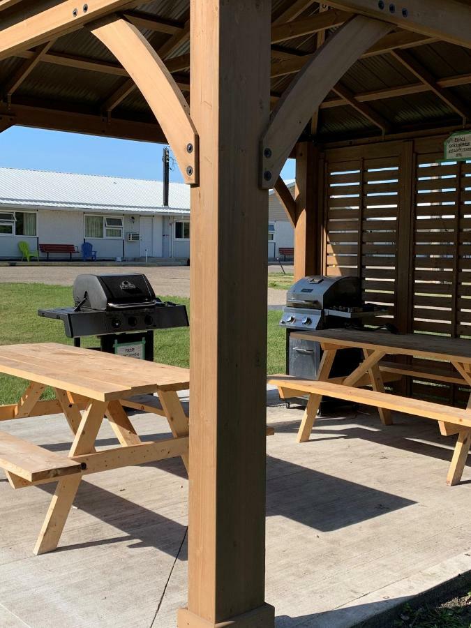 Westway Inn Motel Neepawa Екстериор снимка
