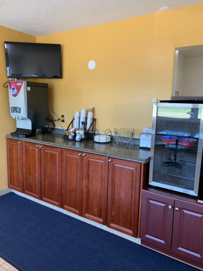 Westway Inn Motel Neepawa Екстериор снимка